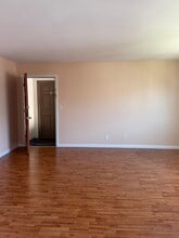 Building Photo - 285 Moss St