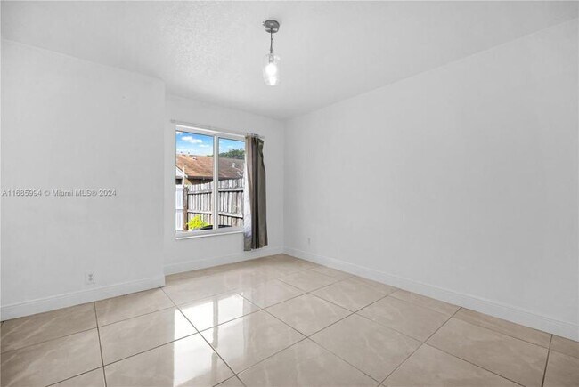 Foto del edificio - 3 bedroom in Miami Gardens FL 33055