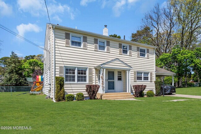 Building Photo - 15 Pinebrook Dr
