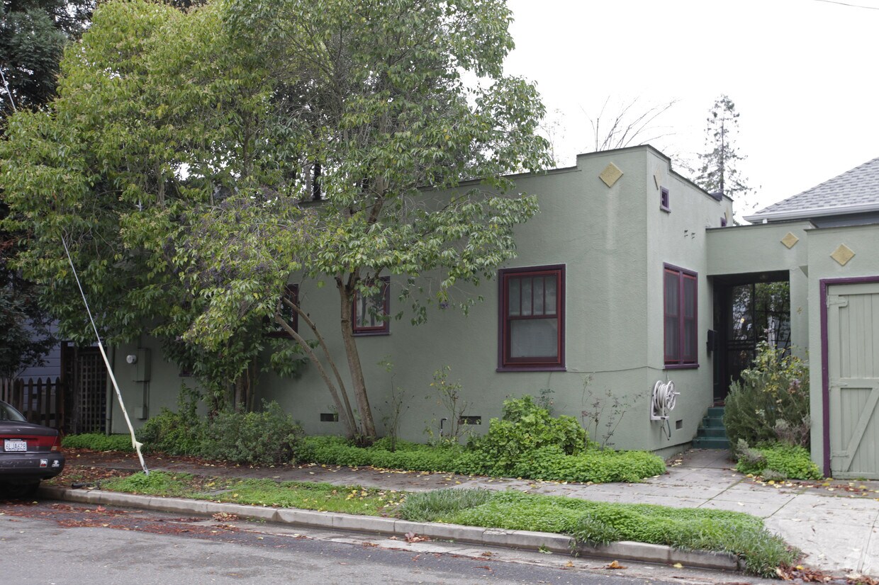 Primary Photo - 4 Douglas St