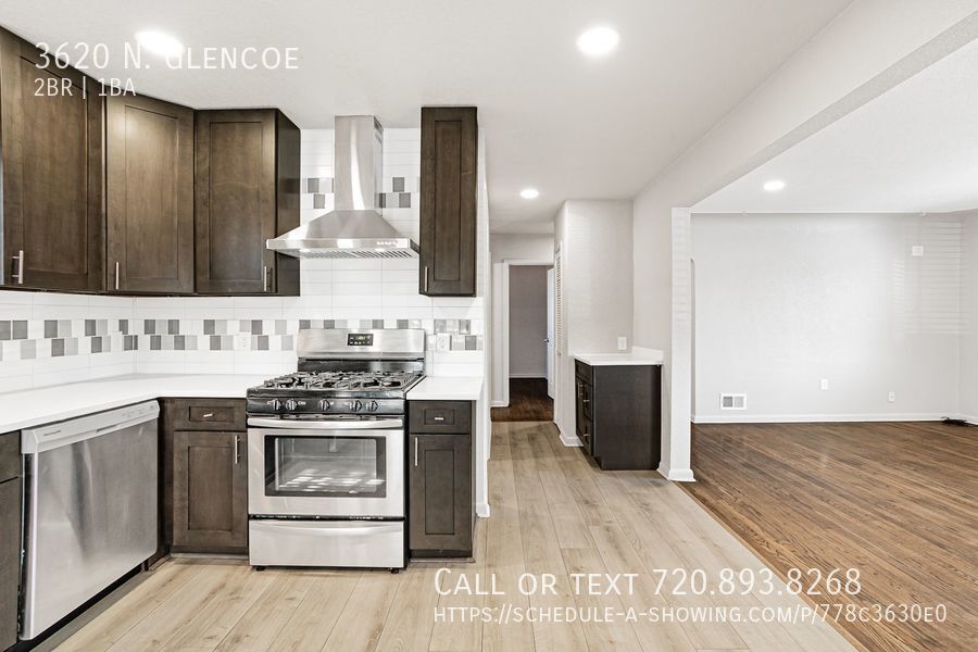 Primary Photo - 2 Bed 1 Bath Duplex with Gated Yard & Gara...