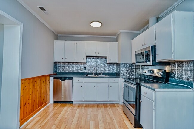 Photo - 123 Swinton Dr House