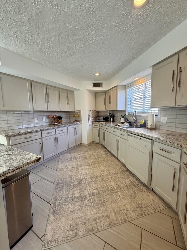 Foto del edificio - 3222 Freshmeadows Dr