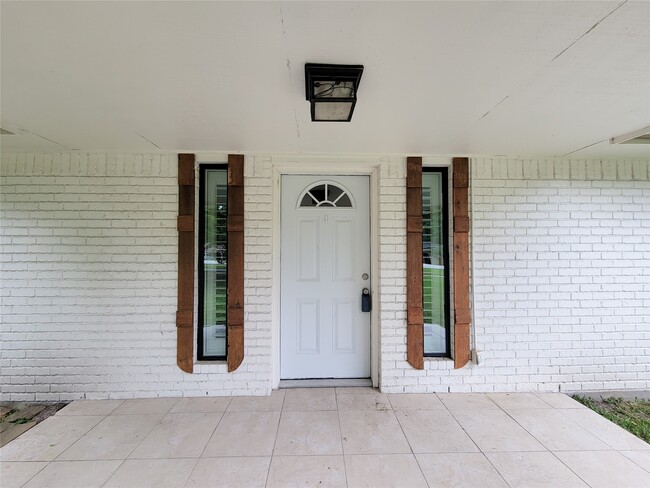 Building Photo - 25723 Glen Loch Dr