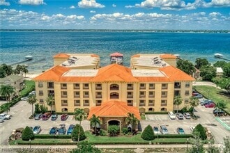 Building Photo - 2351 Lakeview Dr