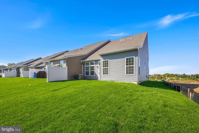 Building Photo - 211 Hidden Acres Ln