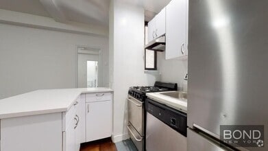 Building Photo - 140 E 46th St