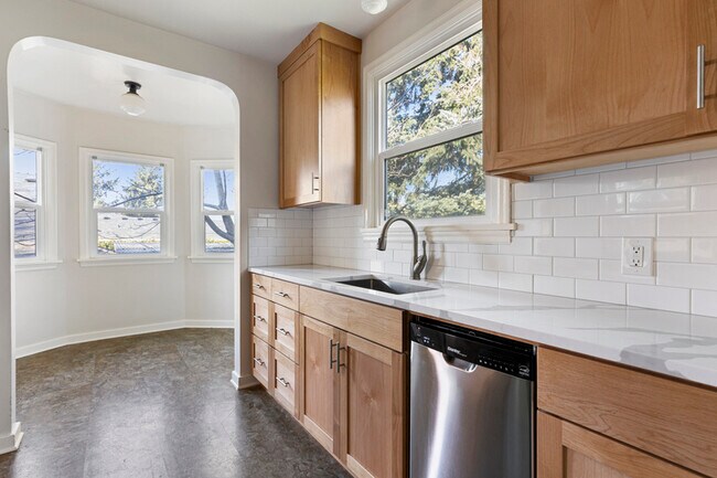 Building Photo - 4430 NE 78th Ave