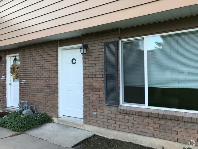 Building Photo - 1064 Nayon Dr