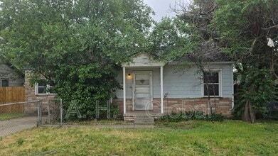 Building Photo - 1033 Dunaway St