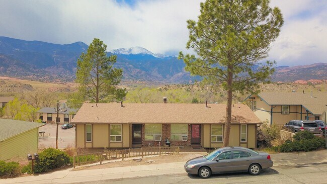 Foto del edificio - 608 Crown Ridge Dr