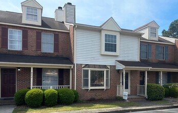 Building Photo - 940 Glenn St