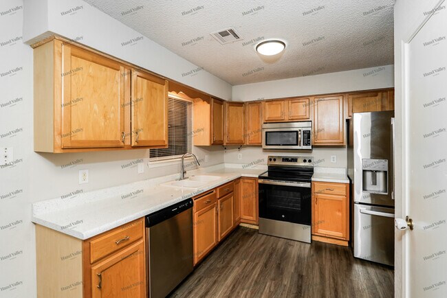 Building Photo - 108 W South Park St