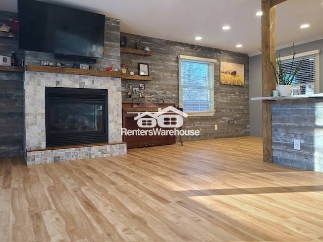 Foto del edificio - 16436 Elm Dr