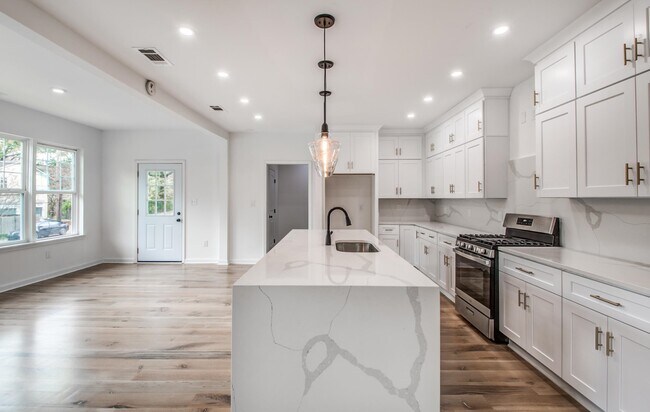 Foto del edificio - 1781 Forest Ave