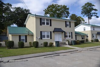 Building Photo - 317 Pleasant St