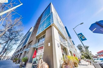 Building Photo - 311 Oak St