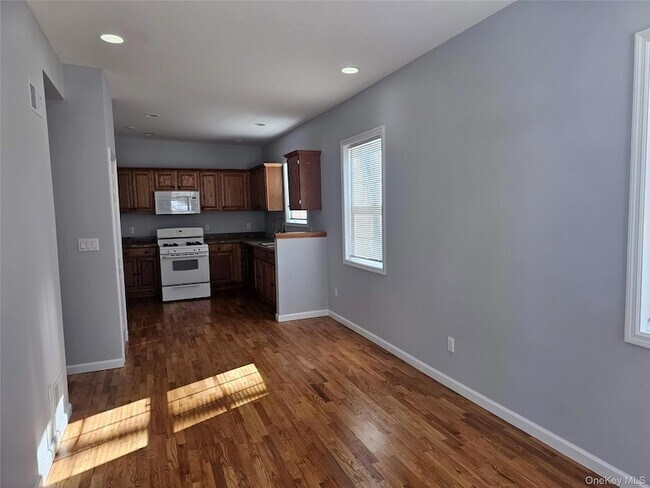 Foto del edificio - 10 Burnside Ave