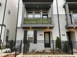 Building Photo - 828 S Columbia Dr