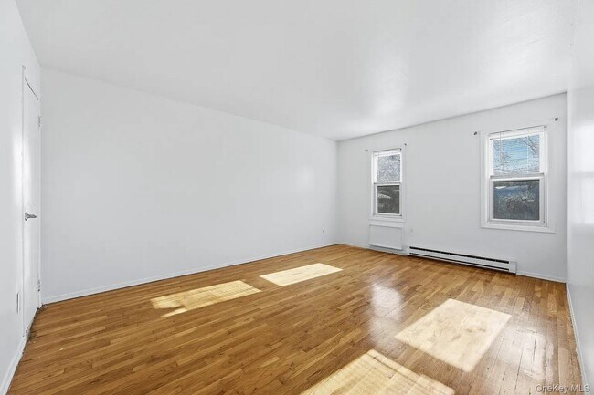 Foto del edificio - 13-27 Bell Blvd