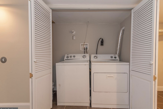 On-Site Laundry - 1523 W Pratt St