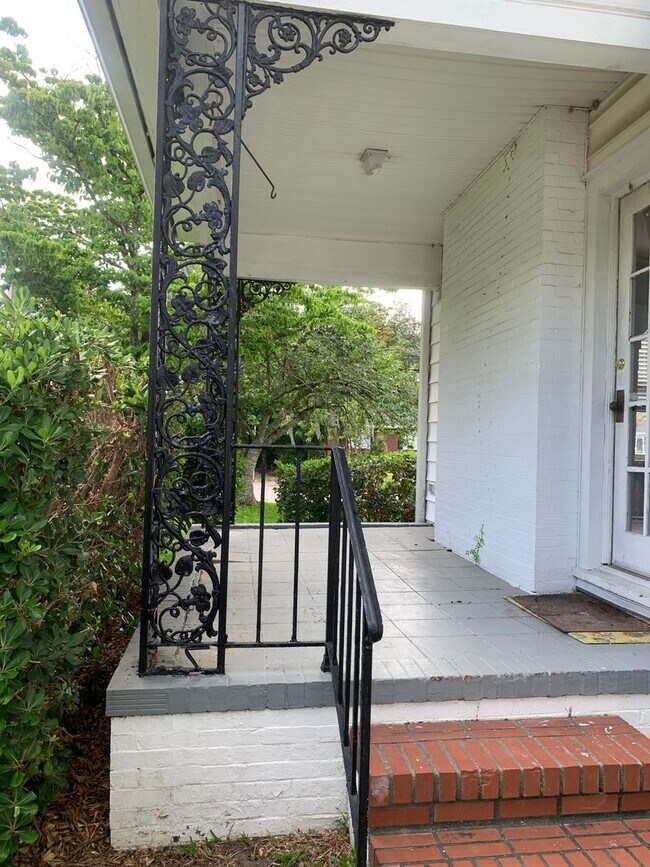 Foto del edificio - Beautiful Historic 3 Bedroom 2 Bath House on Colonial Drive