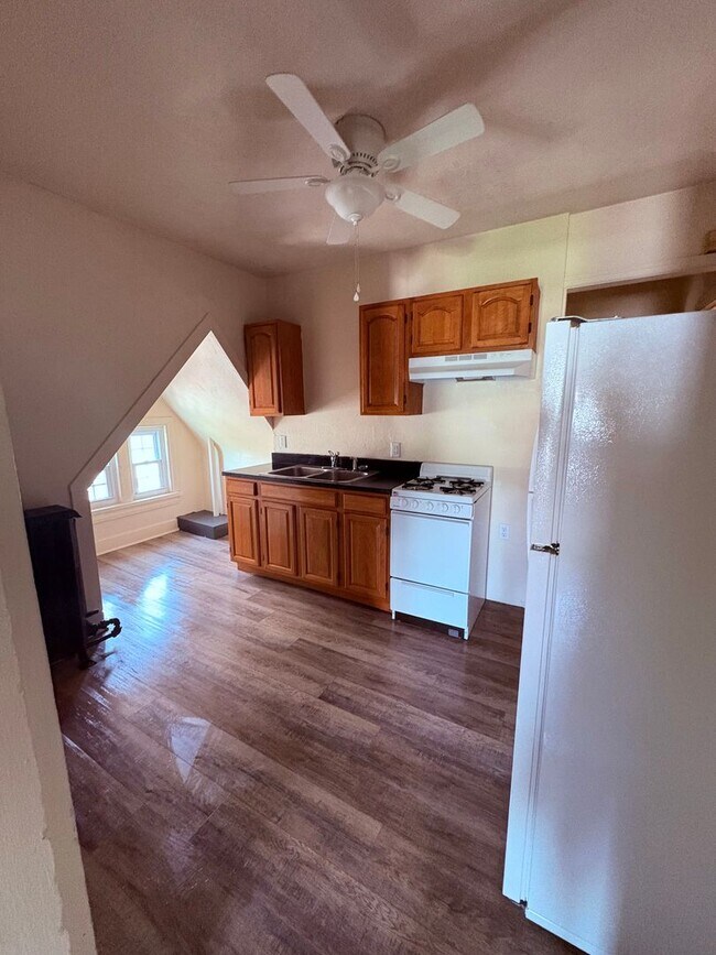 Foto del edificio - 3rd Floor 1 Bedroom Apartment with Parking...