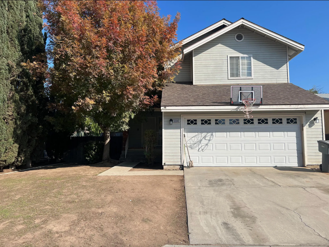 Foto principal - 6040 E Iowa Ave