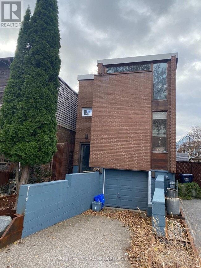 Building Photo - 302 Rhodes Ave