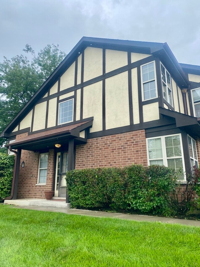 Foto del edificio - 214 Stoneybrook Ln