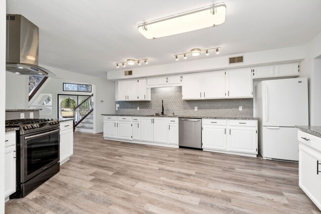 Building Photo - 8402 Dome Ct