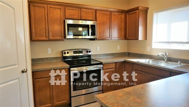 Building Photo - 3 Bedroom Home in Port Orchard