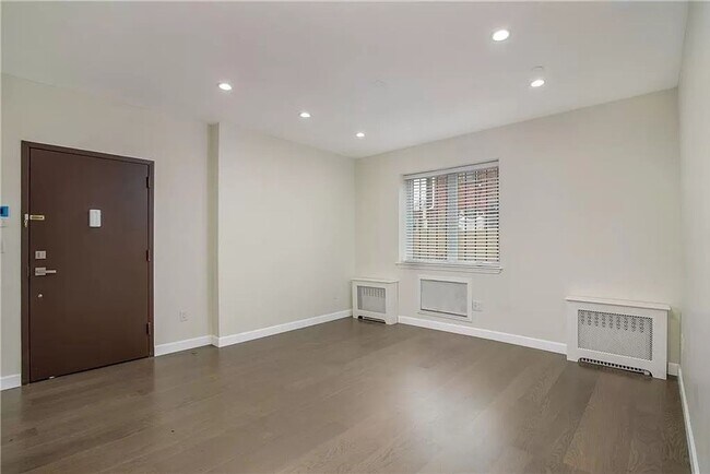 Building Photo - Modern  1 Bedroom 1 Bathroom