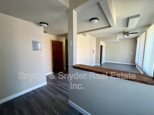 Foto del edificio - 777 W Market St