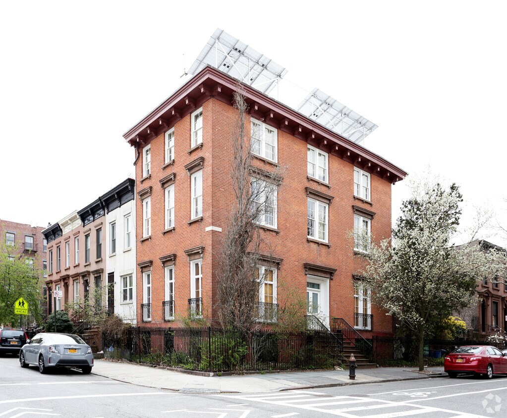 Primary Photo - 418 Sackett St