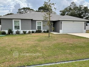 Building Photo - 373 NW Avens St