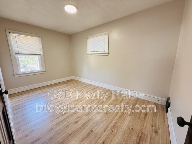 Foto del edificio - 4123 Stickney Ave