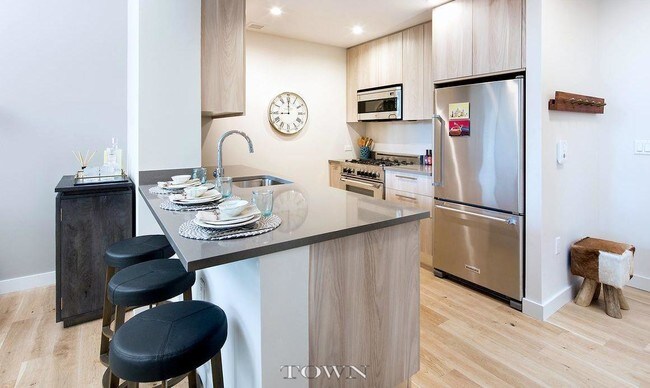 Building Photo - 55 5th Ave