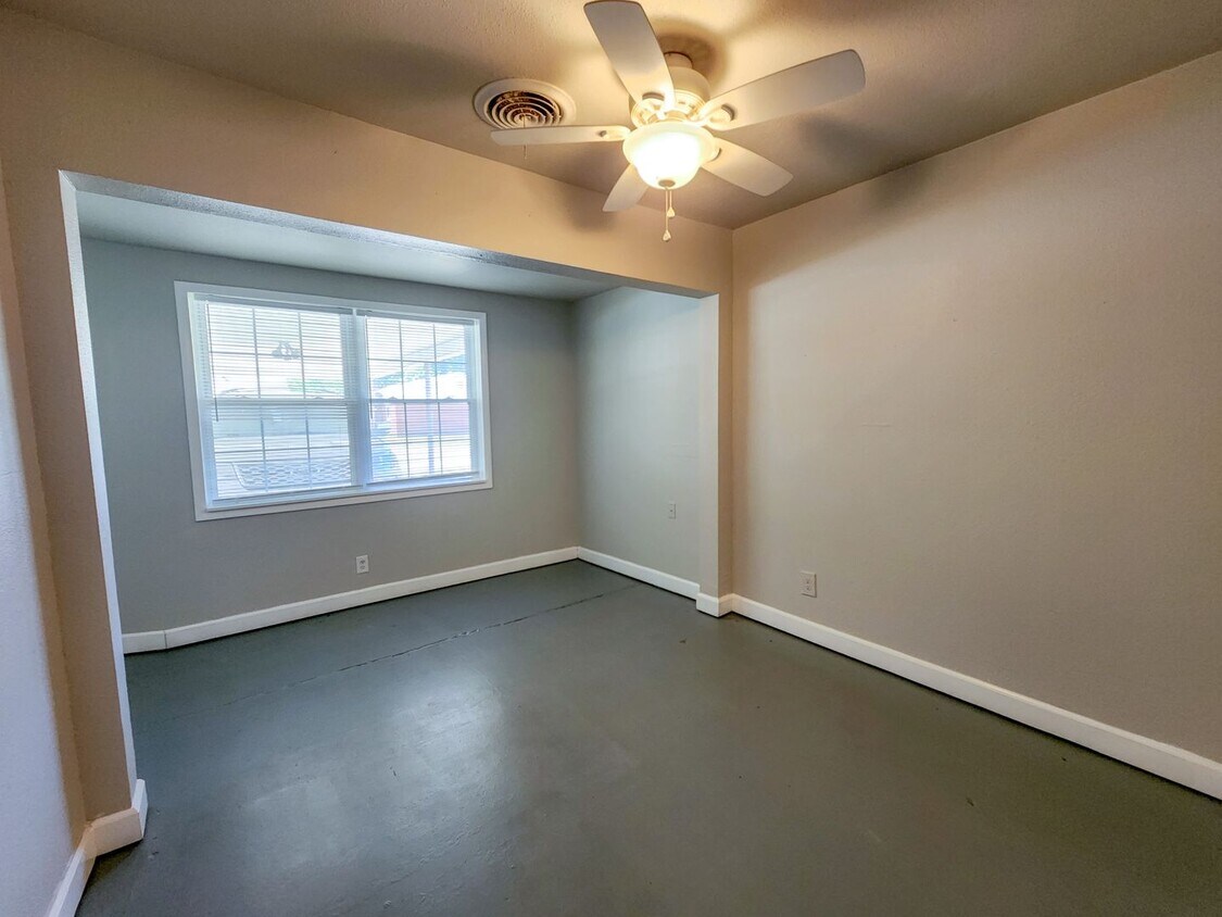 Foto principal - 3 Bedroom 2 Bath brick home in Shawnee