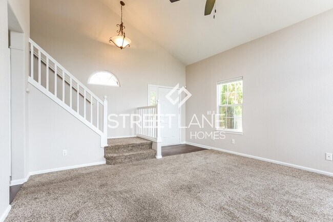 Building Photo - REDUCED! - Now offering 1-month free off f...