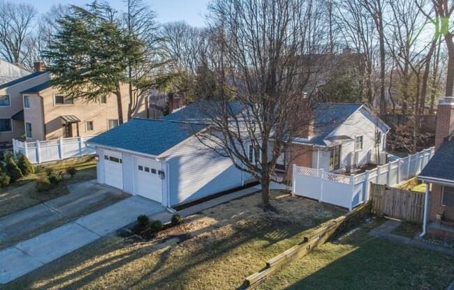 Foto del edificio - 752 Ticonderoga Ave