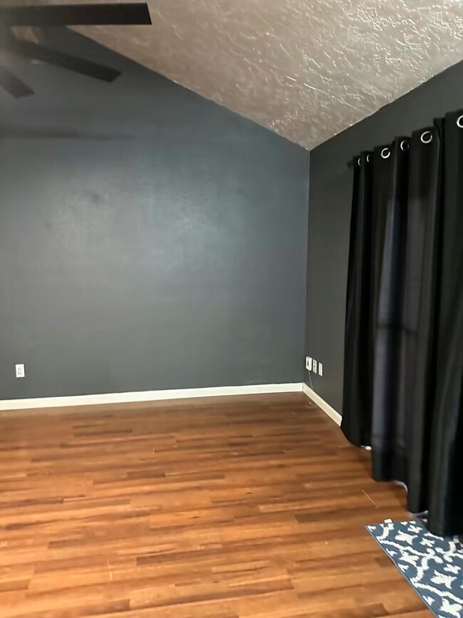 Foto del edificio - 546 Glenvale Dr