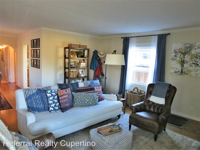 Building Photo - 2 br, 1 bath House - 2150 Hanover St.