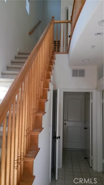 Foto del edificio - 16861 Roosevelt Ln