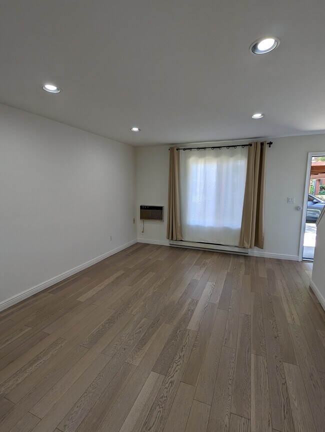 Foto del edificio - 38627 Cherry Ln