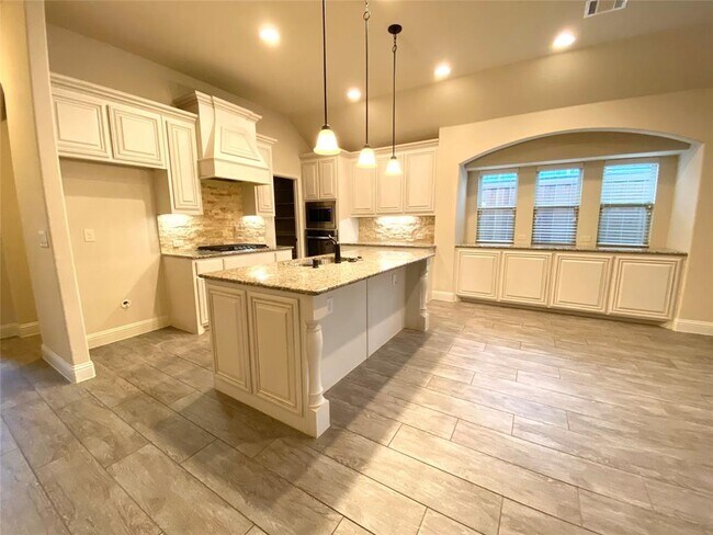 Building Photo - 913 Foxglove Dr