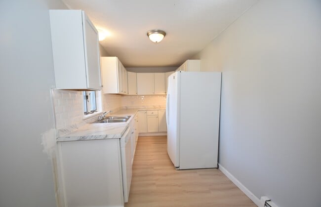 Kitchen - 51 Mountain St