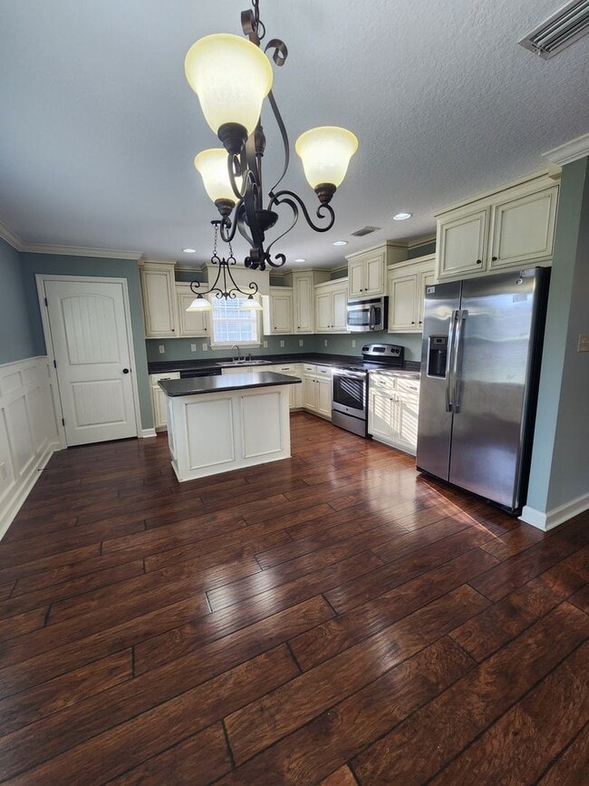 Foto del edificio - Beautiful 4-Bedroom Home with Fenced Yard in Highly Desirable Nelson Hill Subdivision!