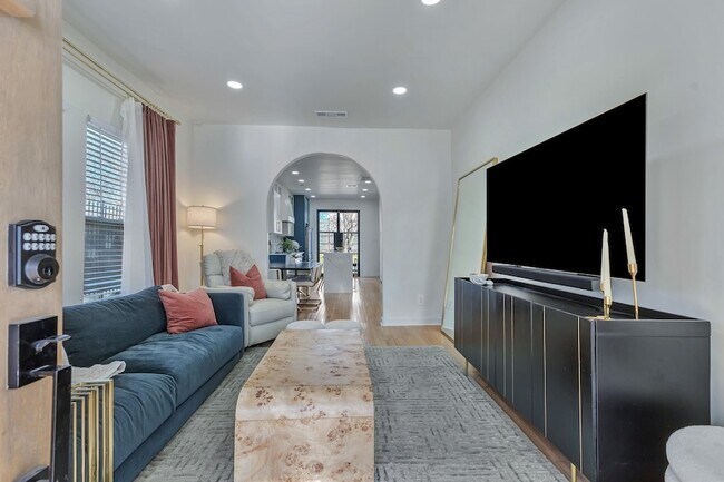 Foto del edificio - 302 S Saint Mary Ave