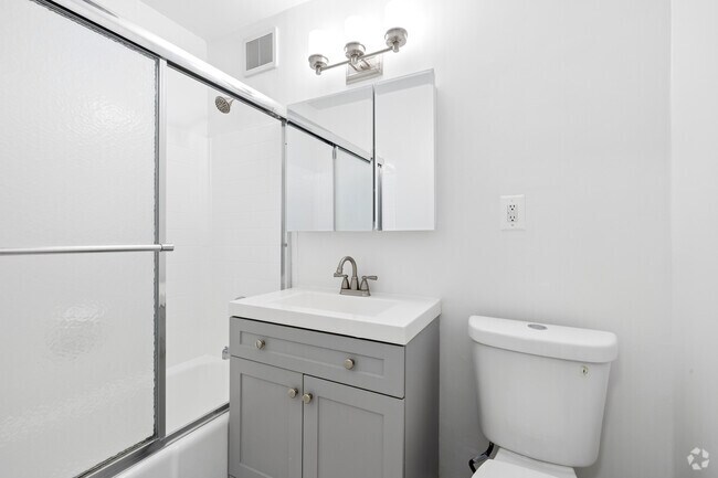 1 habitación, 1 baño - 750 pies cuadrados - Baño - Namotur Apartment Homes